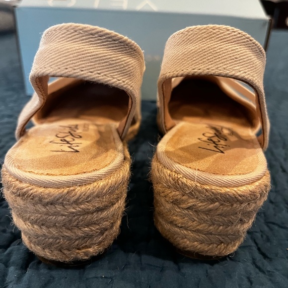 Lifestride Katrina 2 Cream Espradrille Slip on wedge NIB - Picture 9 of 11